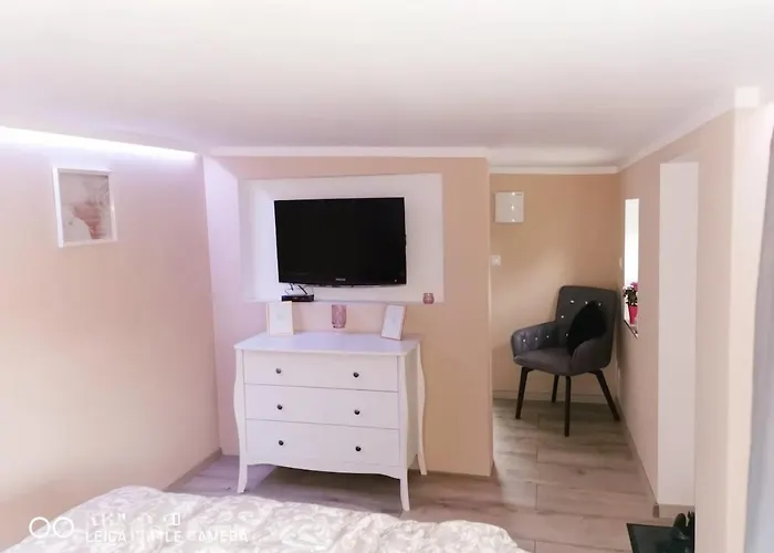 Kleines Haeuschen Nahe Am Zentrum Zum Relaxen